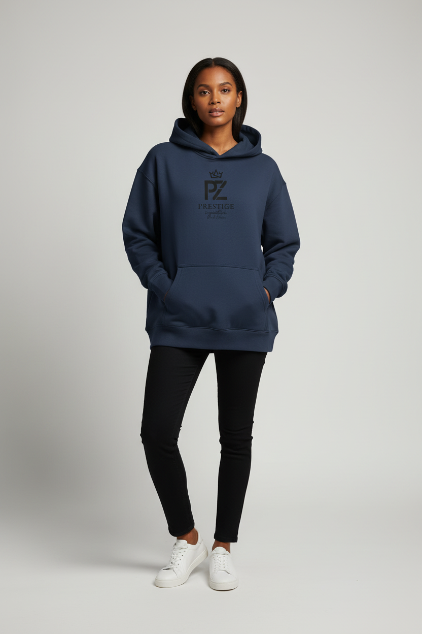 Sweat à capuche femme PZ Prestige bleu encre porté par une mannequin